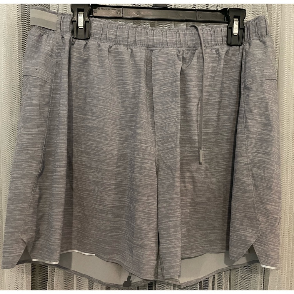 Men’s Lululemon 6” Surge shorts with liner